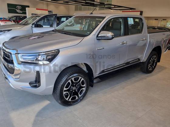 TOYOTA HILUX 2.8 D-4D TURBO DIESEL CD SRX 4X4 AUTOMÁTICO TOYOTA HILUX 2.8 D-4D TURBO DIESEL CD SRX 4X4 AUTOMÁTICO